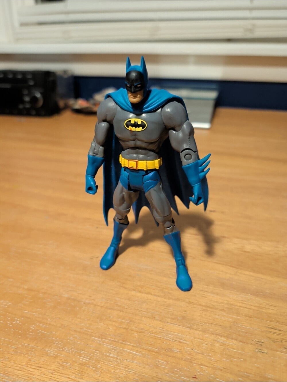 DC UNIVERSE CLASSICS 6” DETECTIVE BATMAN-MATTEL-BLUE GRAY COSTUME-FIGURE ONLY